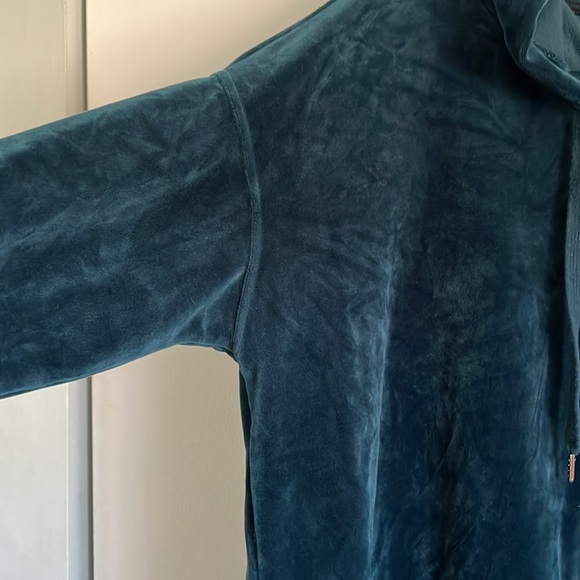 Gently loved velour hoodie - Picture 3 of 6